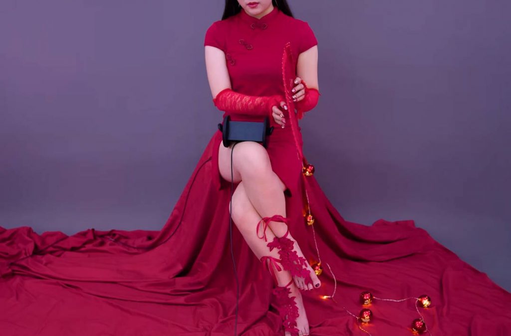 晓爱-ASMR 新年福利 红色旗袍折扇中国风插图